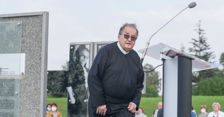 Piknik rodziny Radia Maryja. Ojciec Tadeusz Rydzyk ma dwóch patronów z rządu