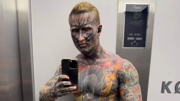 27-latek wytatuował sobie 95 proc. ciała