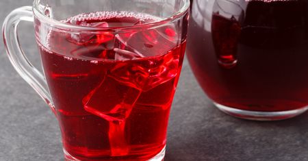 Polacy chętnie sięgają po ten rodzaj herbaty. Prosta droga do cukrzycy i otyłości