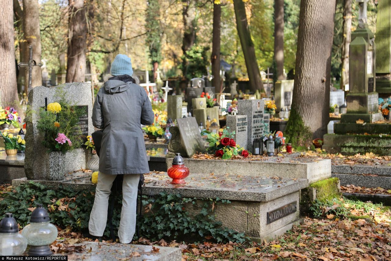Wielki problem z opłatami na cmentarzach. Prawnik bije na alarm