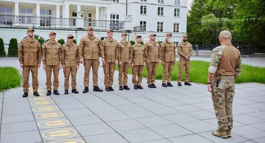 Pełny skład uczestników nowej serii "Nasi w mundurach". Emisja jesienią w TTV