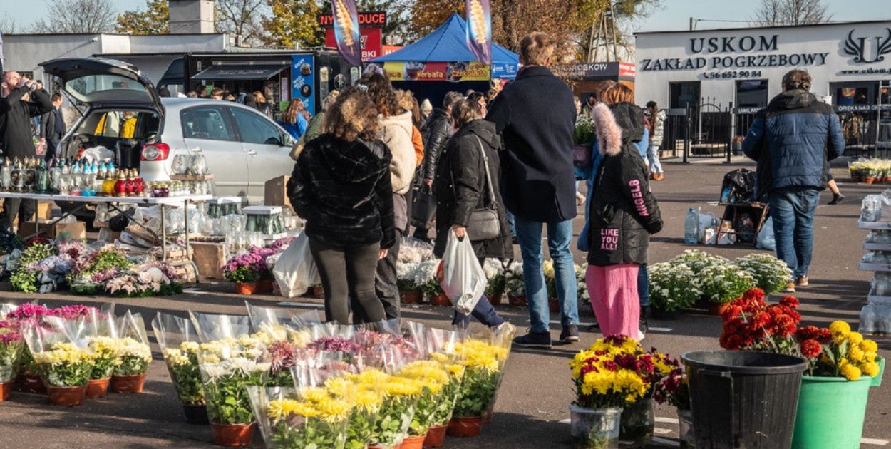 Toruń: Z noktowizorami pilnowali cmentarzy. Ponad czterdzieści interwencji