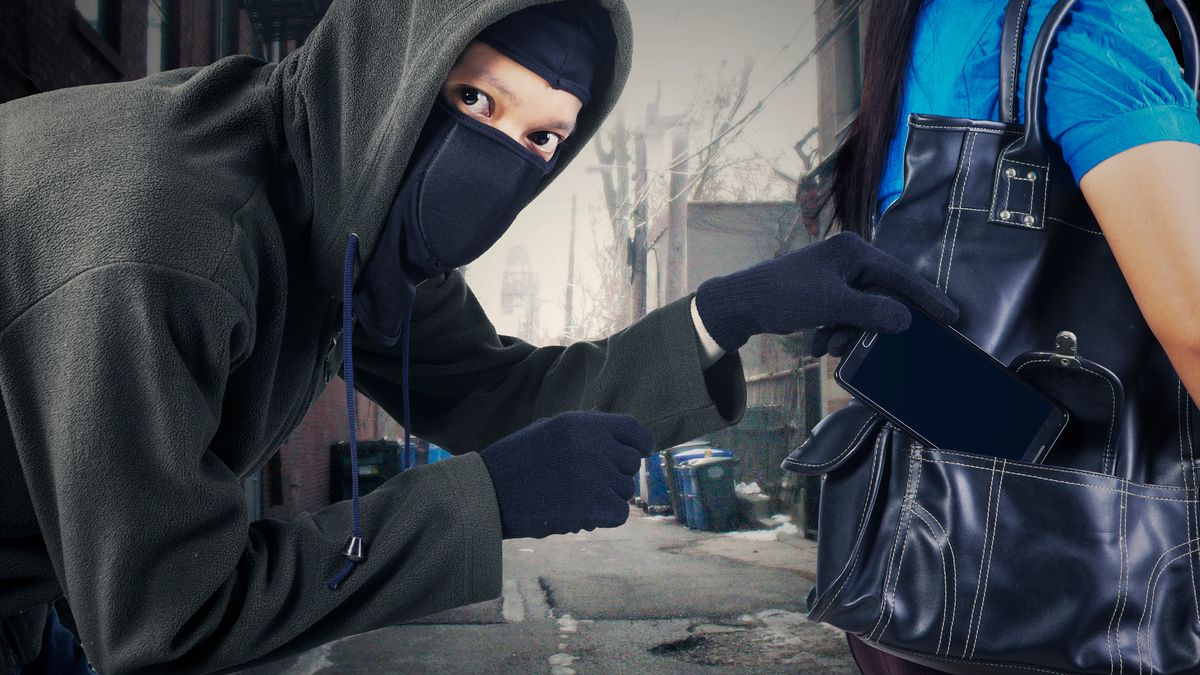 Co dzieje się ze skradzionym smartfonem? Student dał się okraść, by to sprawdzić 1