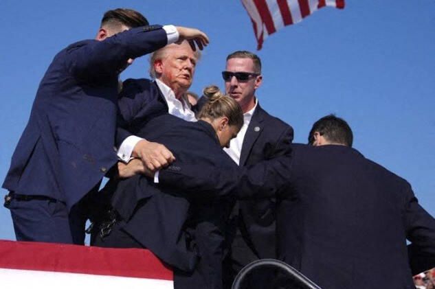 Some politicians from the Republican Party expressed outrage over the fact that the Secret Service, which is protecting Trump, allowed an assassination attempt on the former president.