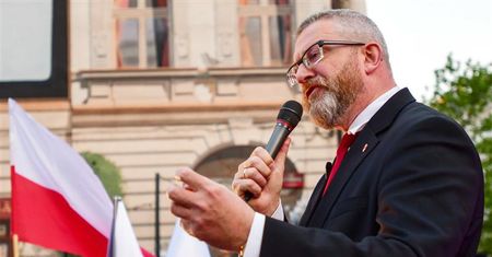 Sztab Nawrockiego reaguje ws. oskarżeń Brauna