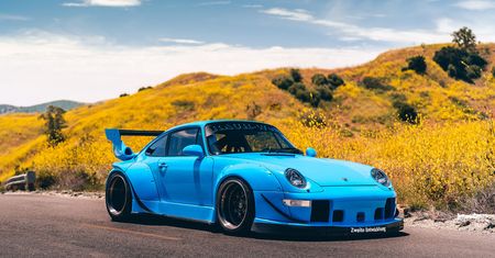 Porsche 993 RWB Riviera Blue. W japońskim stylu