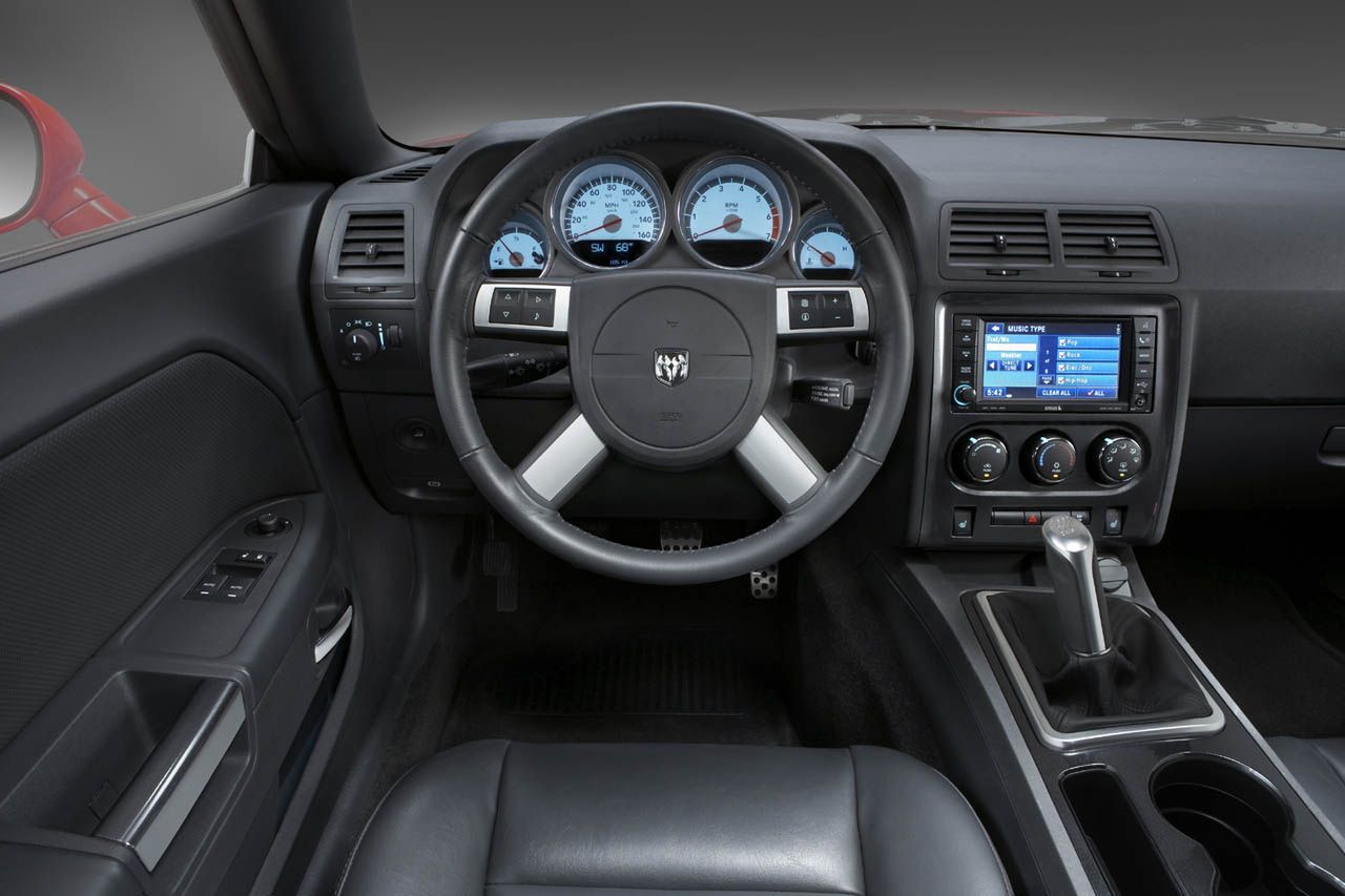 Dodge Challenger - w pogoni za Mustangiem [galeria] 37