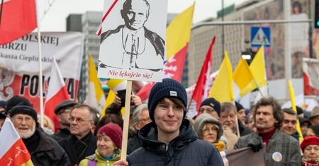 Oskar Szafarowicz sprawdzi się w banku. Nowa posada młodego działacza PiS