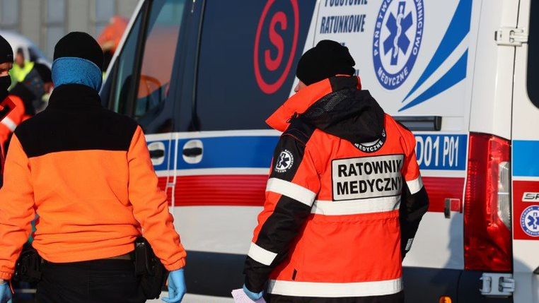 Ataki na ratowników medycznych to plaga w całym kraju w tym roku. W sądach dla sprawców nie ma jednak &#34;zmiłuj&#34;, nawet jeśli - jak Sławomir T. - po otrzeźwieniu skruszeni się kajają. Torunianin groził śmiercią ratownikom przy ul. Podgórnej. Leżał tu na chodniku i krwawił, a oni przyjechali go ratować...