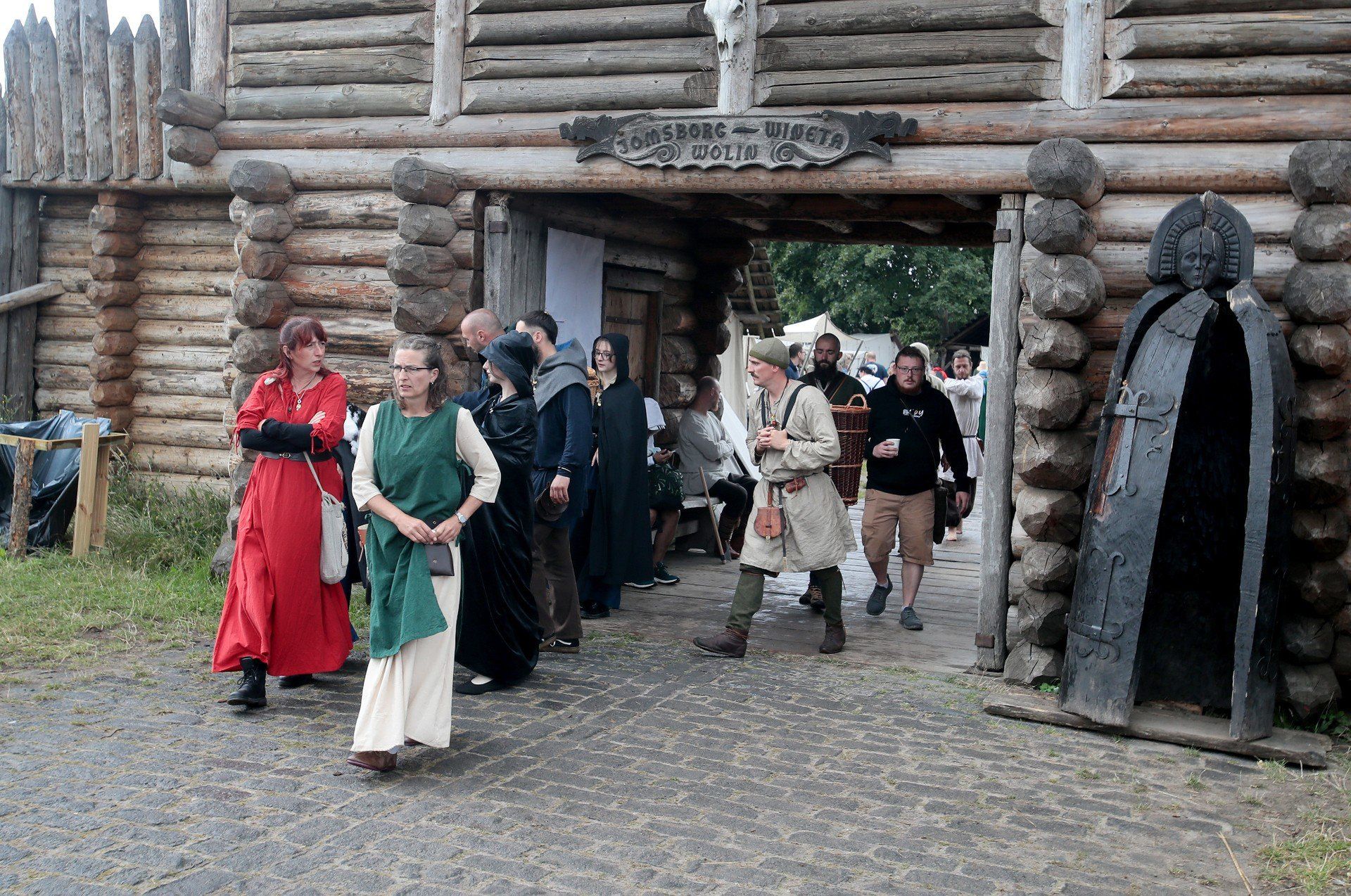 WOLIN ZACHODNIOPOMORSKIE 31 07 2025 30 FESTIWAL SLOWIAN I WIKINGOW NA WYSPIE WOLIN IMPREZA OD LAT PRZYCIAGAJACA REKONSTRUKTOROW Z CALEGO SWIATA FOT ANDRZEJ SZKOCKI/ POLSKA PRESS