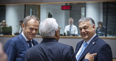 Tusk musi zdążyć przed Orbanem. To priorytet, bo dotyczy wypłat środków z UE