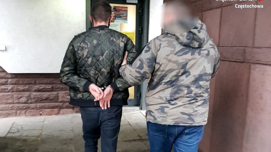 Częstochowa. 27-letni agresywny kierowca był już poszukiwany i trafił do aresztu.