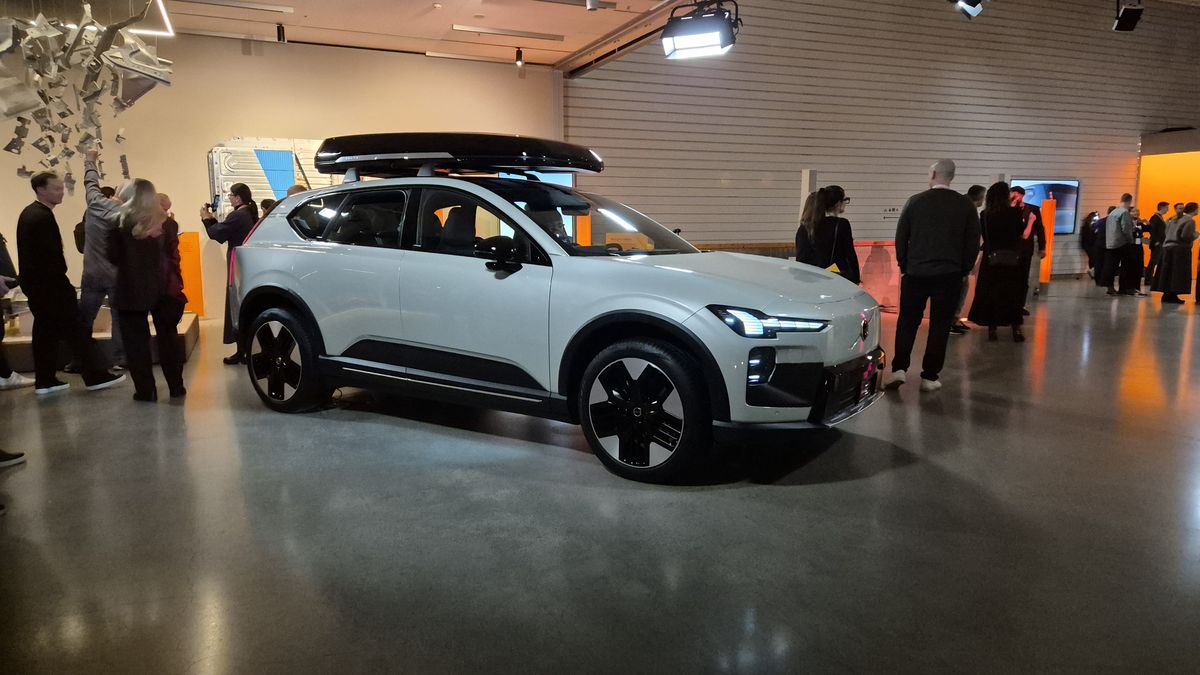 Volvo EX60 Cross Country