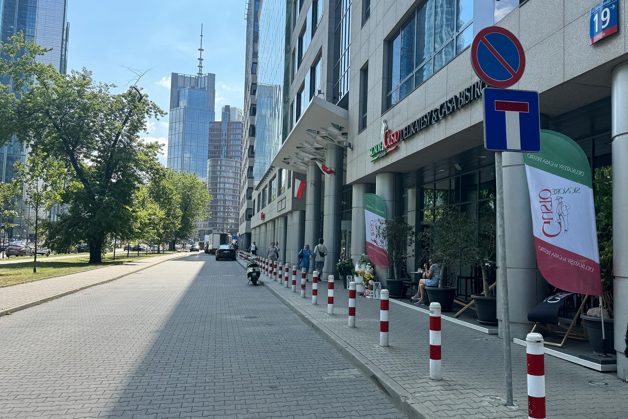 Andrzej Chyra zaparkował BMW na zakazie