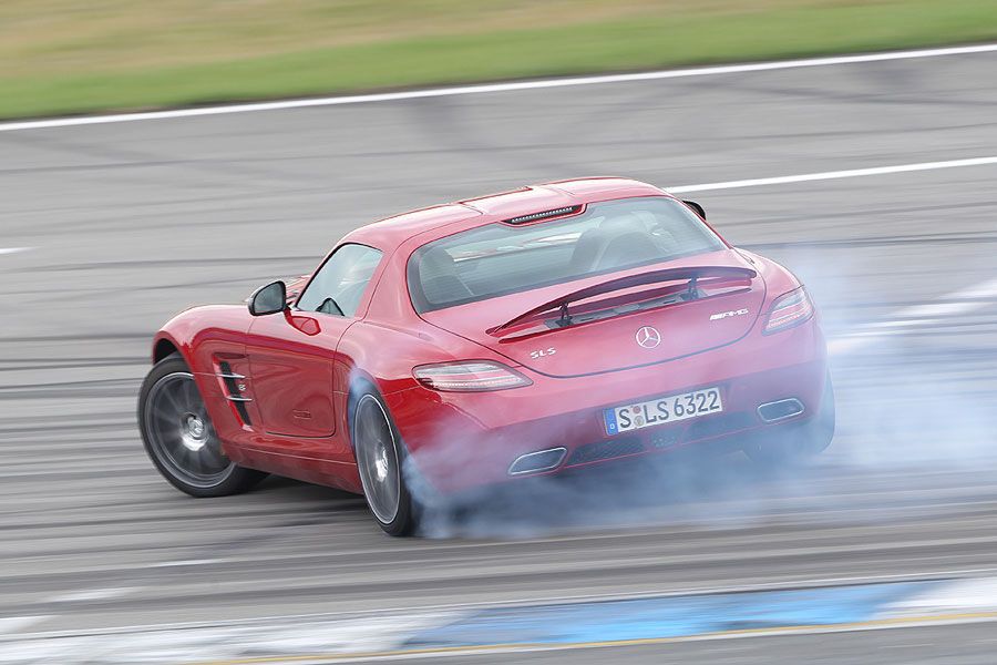 Mercedes SLS AMG (źródło: Auto Motor und Sport)