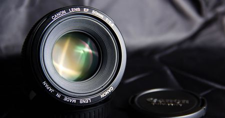 Stabilizowany Canon 50 mm f/1.8 w miejsce 50 mm f/1.4?