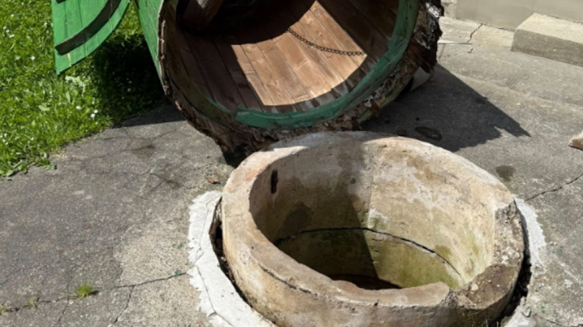 Studnia, do której wpadła 67-latka.