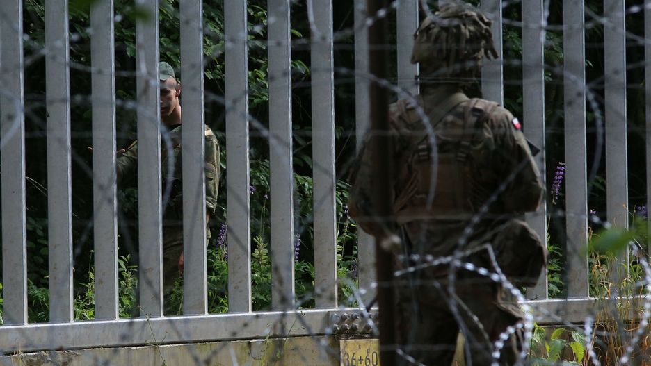 Żołnierz na polsko-białoruskiej granicy