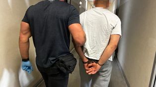 W tramwaju upatrzył sobie kobietę. Zerwał jej łańcuszek wart 5 tys. złotych. Policja odkryła więcej