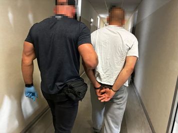 W tramwaju upatrzył sobie kobietę. Zerwał jej łańcuszek wart 5 tys. złotych. Policja odkryła więcej