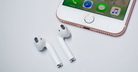 Apple AirPods trafiają do sprzedaży - zgadliście, tanio nie jest
