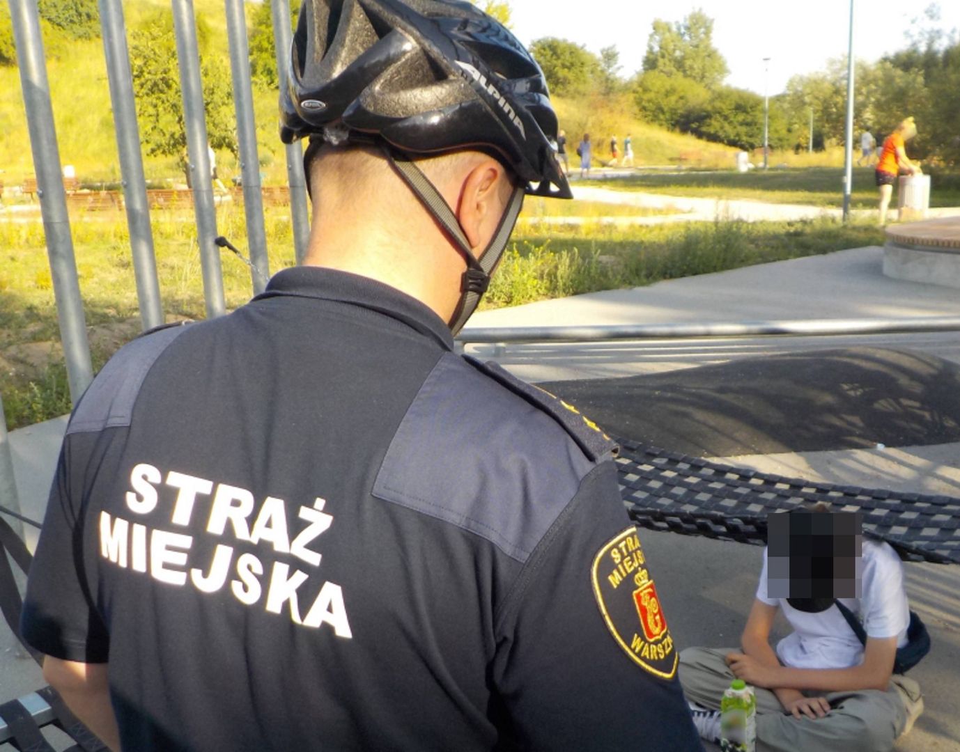 Konkubent zabrał córkę partnerki na rower. 8-latka z Ukrainy porzucona w Warszawie