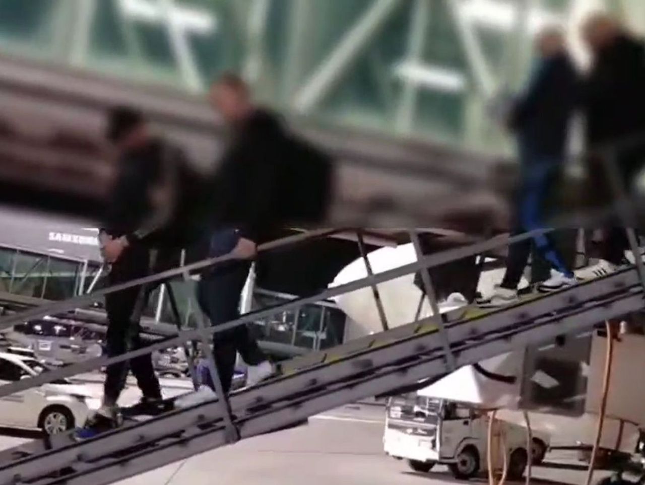 Łódź: Ekstradycja lidera gangu do Polski. Ścigany przez Interpol 45-latek ukrywał się od 2018 roku