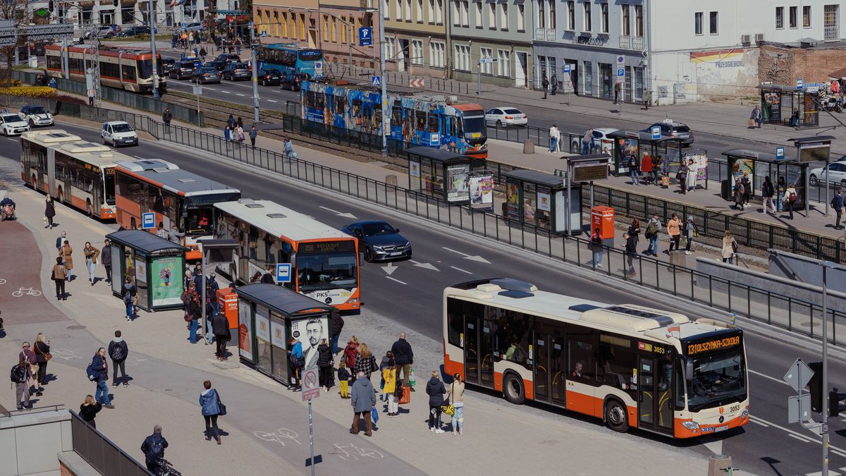 Przejscie dla pieszych przy Bramie Wyzynnej w Gdansku
26.04.2022 Gdansk , ulica Waly Jagiellonskie . Naziemne przejscie dla pieszych laczace Droge Krolewska z centrum handlowym Forum Gdansk zbudowane po latach sporow miedzy aktywistami miejskimi a wladzami miasta .
Fot. Bartosz Banka / Agencja Wyborcza.pl
Fot. Bartosz Banka / Agencja Wyborcza.pl
manual, gdansk, infrastruktura, przejscie dla pieszych, forum gdansk, brama wyzynna, droga krolewska, miasto, zabudowa, architektura, pasy, zebra, pieszy, przechodzenie, ulice, polaczenie, droga, krolewska, sklep, spor, konflikt, aktywiska, miejski, wladze, brama, wyzynna, ruch, przechodzien