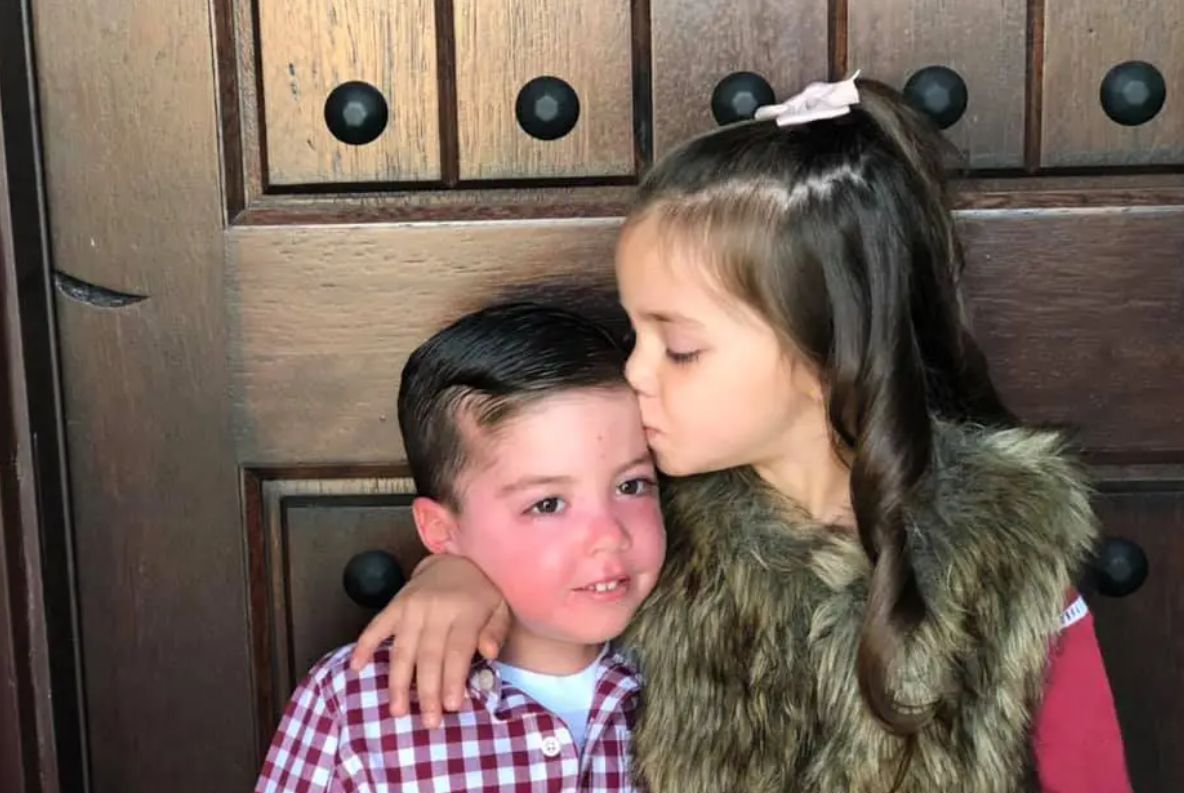 Chłopiec pokonał białaczkę także dzięki opiece siostry