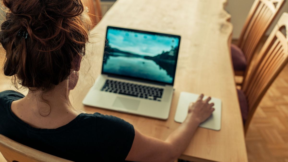 Ekran komputera. Internet może być zagrożeniem