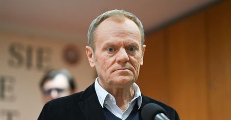 Żona Tuska odebrała telefon, on dostał SMS. Katastrofa smoleńska