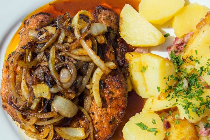Czesi robią panierkę do kotletów odwrotnie. Na wierzch kładą okrasę