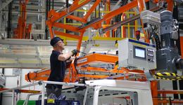 Podwyżki dla pracowników. Niepokojący sygnał z rynku pracy