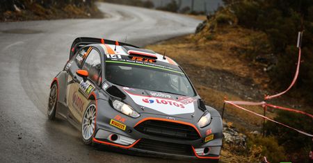 Totalny chaos na rajdzie Korsyki – Robert Kubica jedzie w czołówce!