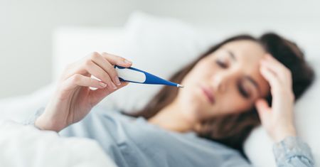 Wysoka gorączka – skąd się bierze i co może oznaczać?