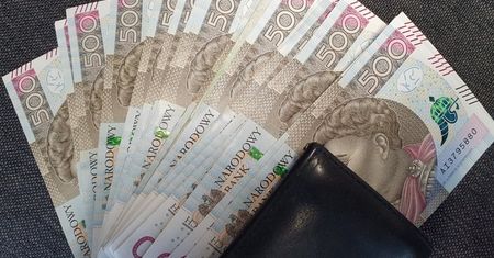 1000 zł miesięcznie na dziecko. Tym rodzicom przysługuje świadczenie