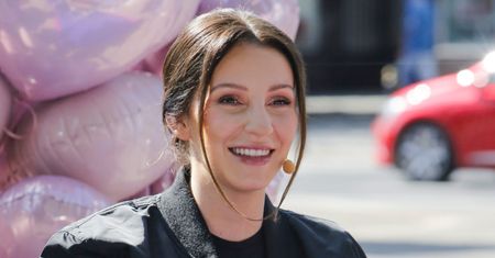 Dominika Serowska odsłania tatuaże, chwaląc się sylwetką w SKĄPYM bikini