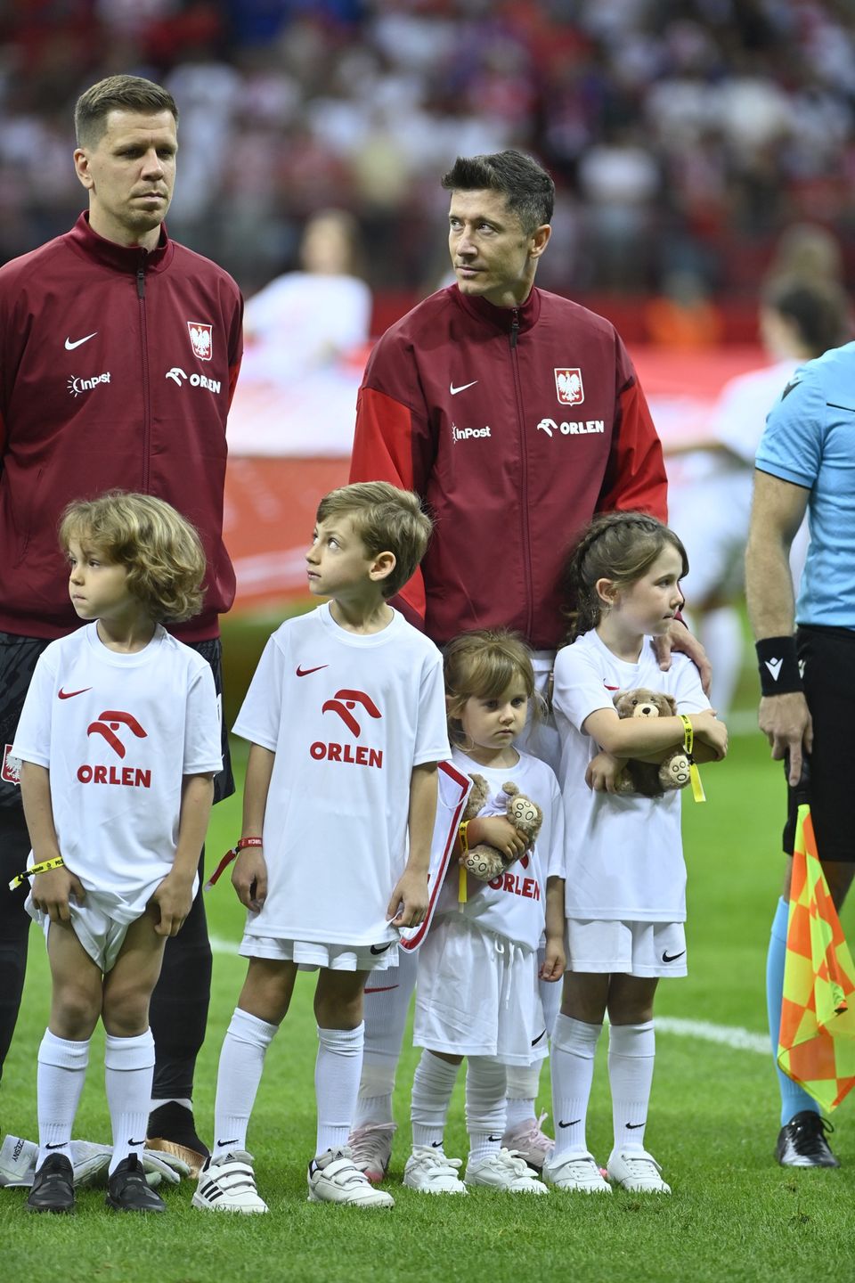 Dzieci Lewandowskiego i Szczęsnego na murawie 