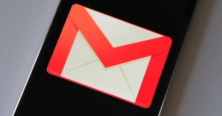 Nowy Gmail na iOS-a obsługuje wiele kont pocztowych i iPhone’a X