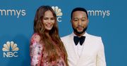 Chrissy Teigen urodziła. Znany mąż wygadał się na koncercie