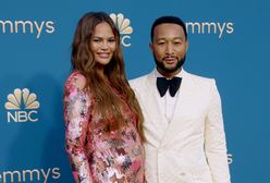 Chrissy Teigen urodziła. Znany mąż wygadał się na koncercie