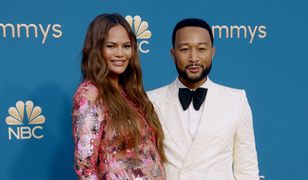 Chrissy Teigen urodziła. Znany mąż wygadał się na koncercie