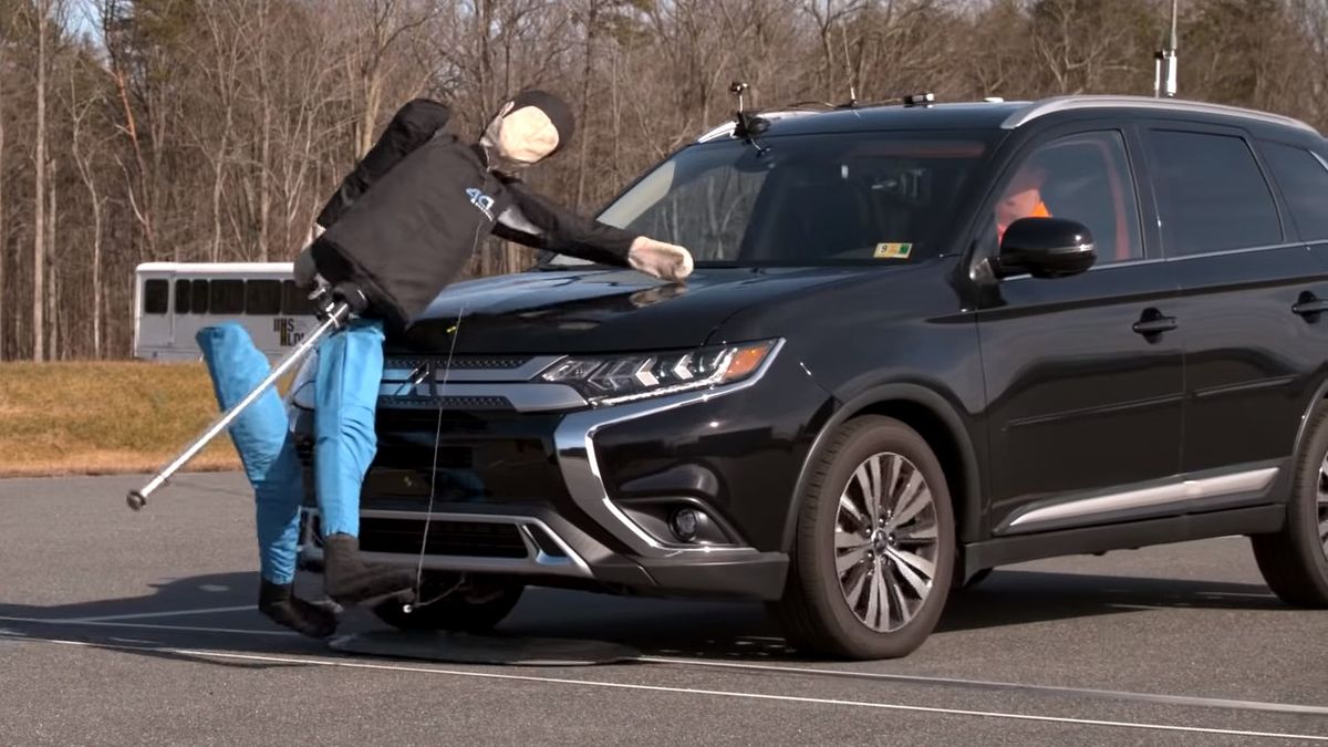 Amerykańskie badania IIHS-u pokazują, ze w niektórych przypadkach nawet system automatycznego hamowania nie zawsze pomaga