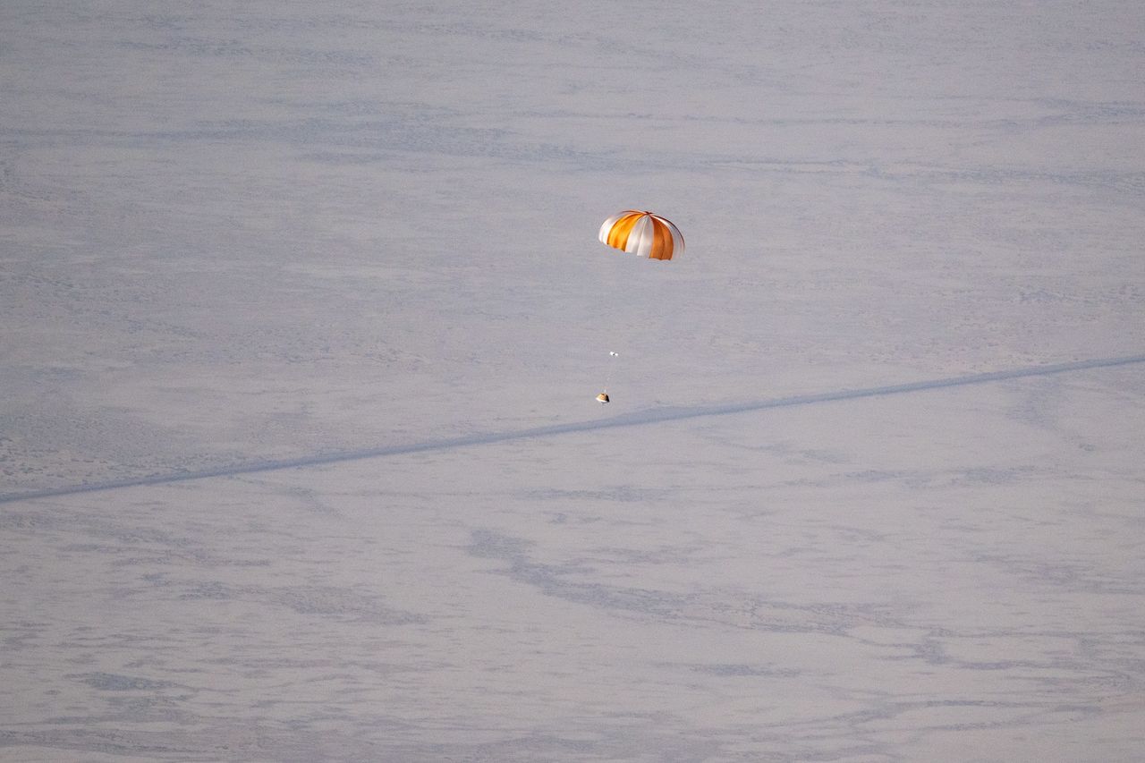 Takiej próbki jeszcze nie było. NASA dostarczy na Ziemię materiał z asteroidy Bennu