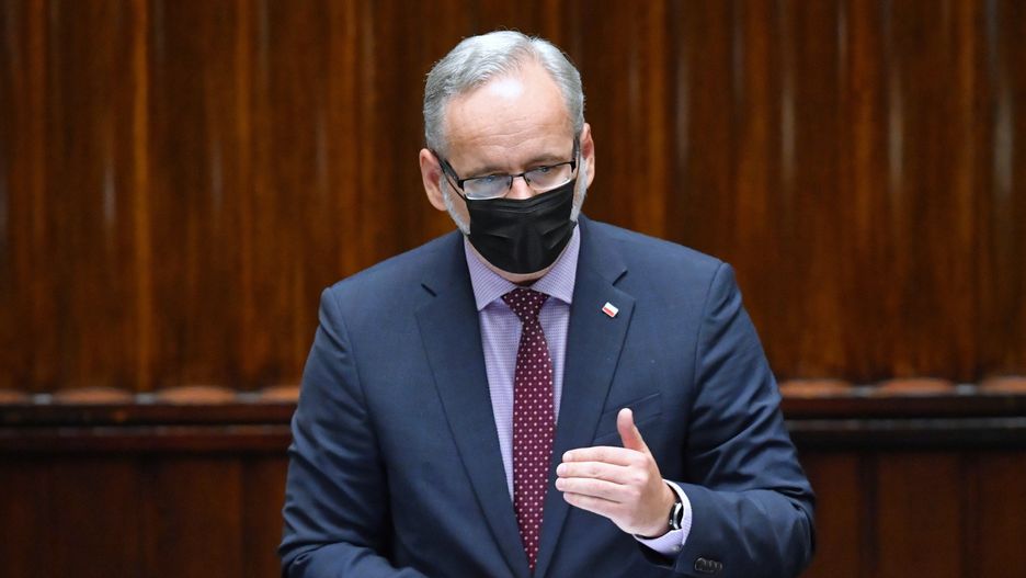 Warszawa, 16.09.2021. Minister zdrowia Adam Niedzielski na sali plenarnej Sejmu, 16 bm. w Warszawie. Sejm kontynuuje posiedzenie; posłowie zajmą się m.in. wnioskiem o wyrażenie wotum nieufności wobec ministra rolnictwa i rozwoju wsi Grzegorza Pudy. (jm) PAP/Radek Pietruszka