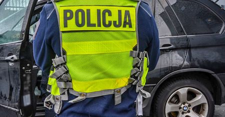 Przewoził siedmiu migrantów w BMW. Wpadł, bo jechał za szybko