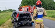 Zderzenie dwóch pojazdów na trasie Białogard - Kościernica. Jedna osoba trafiła do szpitala [ZDJĘCIA]