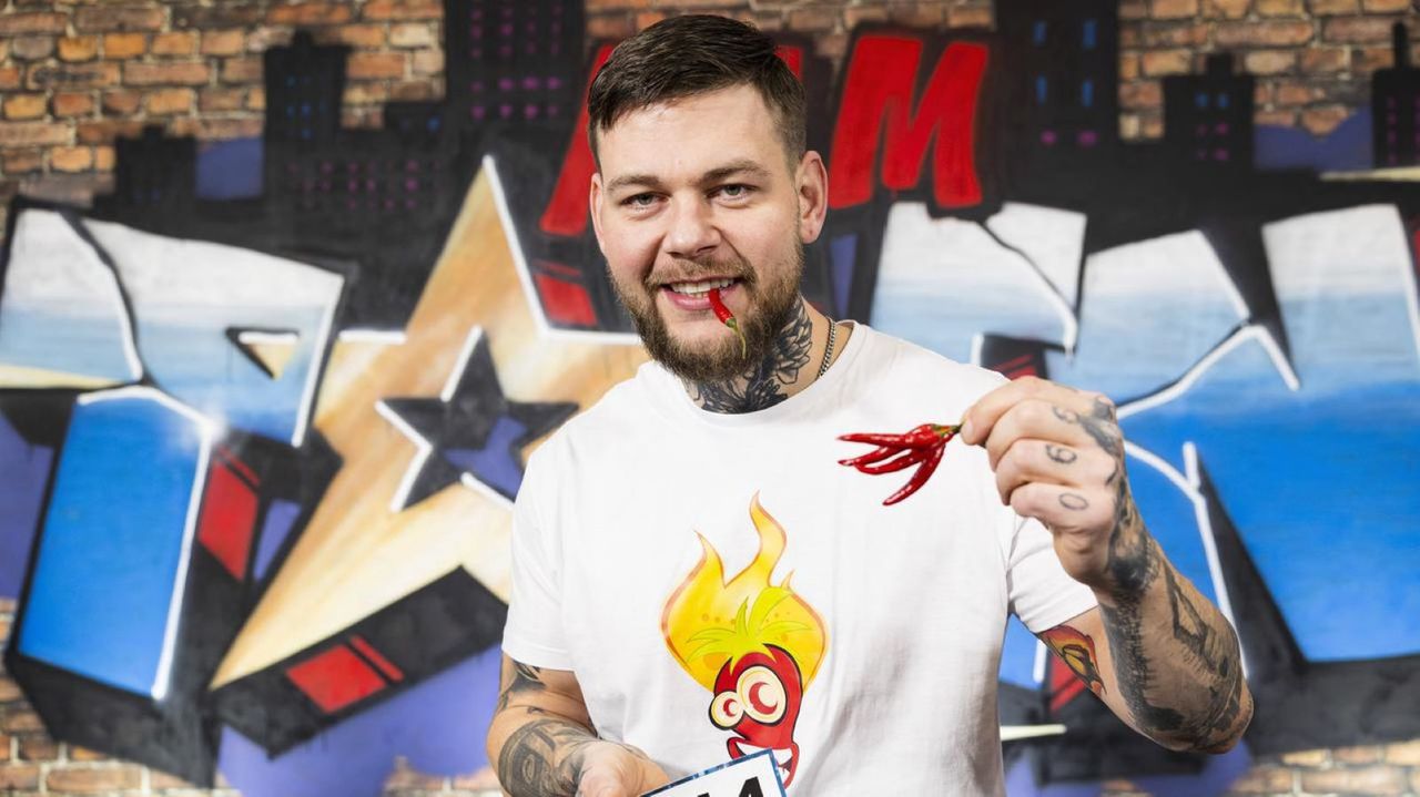 Maksym Ziółkowski zjadł w "Mam talent!" super ostre papryczki