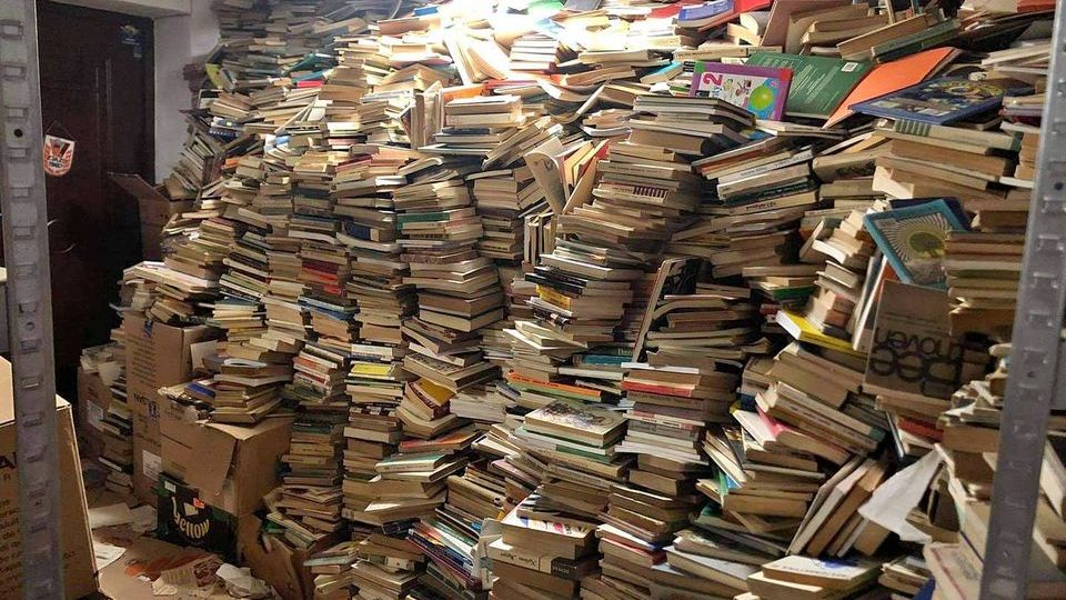 Antykwariaty upadają. Hurtownia skupuje od nich książki i odsprzedaje dalej