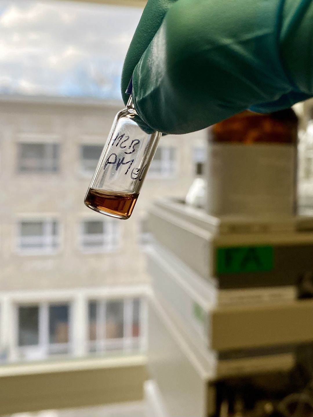 Maciej Styczyński odkrył substancję, która może być wykorzystywana jako skuteczny, naturalny filtr promieniowania UV.. Fot. Zakład Mikrobiologii i Biotechnologii Środowiskowej na UW